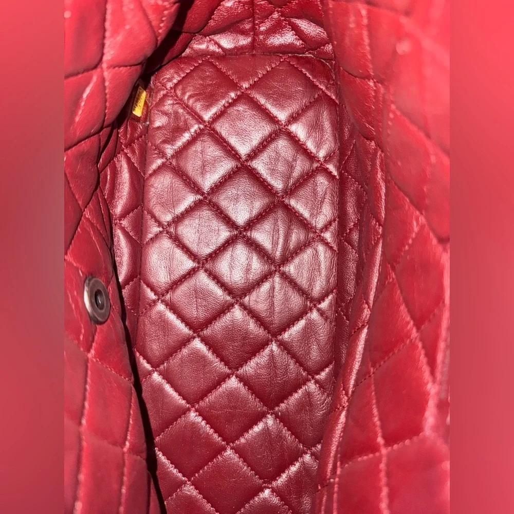 CHANEL Burgundy Quilted Shoulder Bag with Chain Strap - Picture 7 of 8